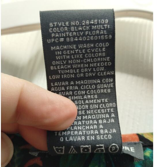 Chelsea & Theodore Size XXL Black Pink Floral Layered Hem Lightweight V-Neck Top - Picture 7 of 7